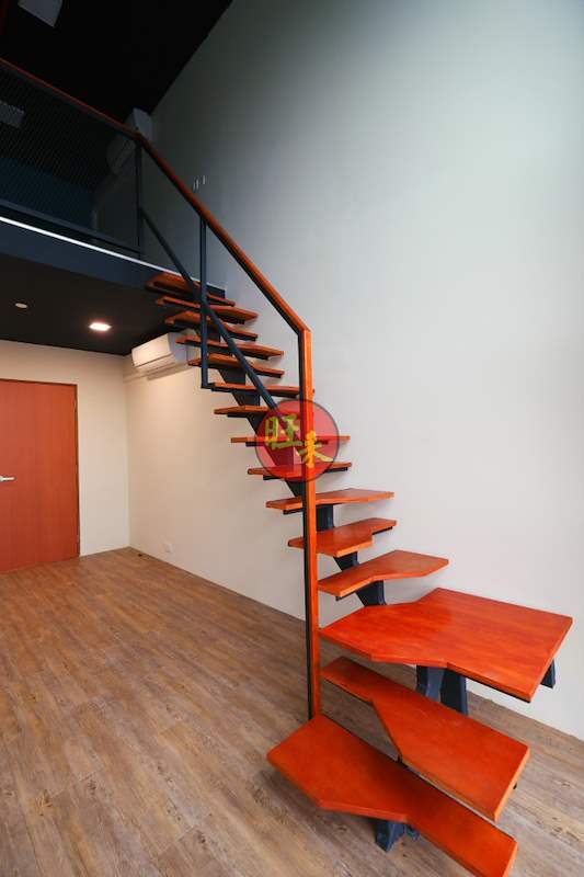 Cantilevered timber treads fixed to a central steel stringer - Office loft with a cantilevered steel and timber staircase (HomeOffice) | Wong Lye, BCA General Builder Class 2, Singapore