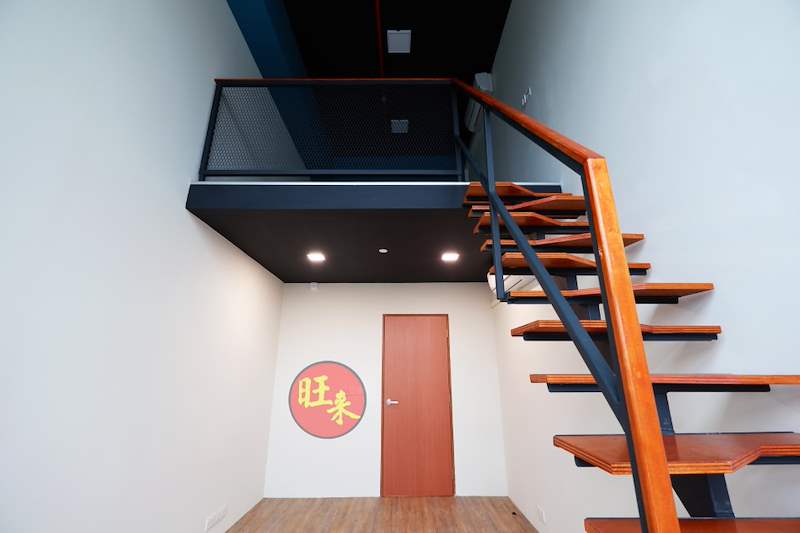 Staircase with a timber handrail leading up to the mesh-railed loft - Office loft with a cantilevered steel and timber staircase (HomeOffice) | Wong Lye, BCA General Builder Class 2, Singapore